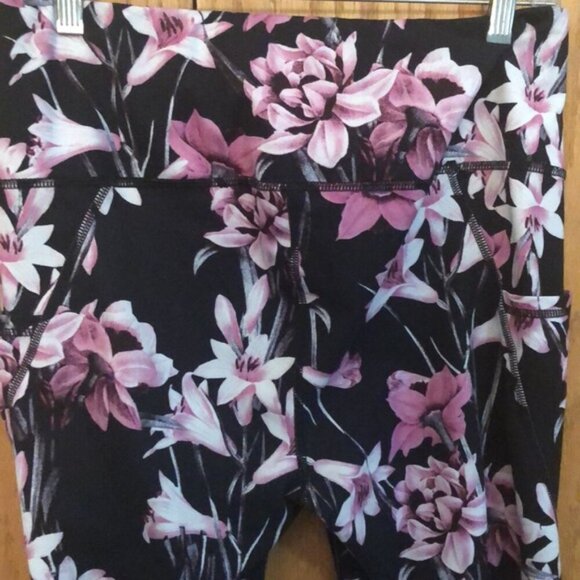 High Waist Floral yoga pants size XL - Picture 6 of 9